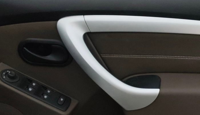 2018 Renault Duster RXS PETROL, Petrol, Manual, 32,776 km, Driver Side Door Panels Control