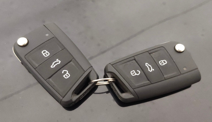 2025 Skoda SLAVIA Sportline 1.0L TSI AT, Petrol, Automatic, 2,384 km, Key Close Up