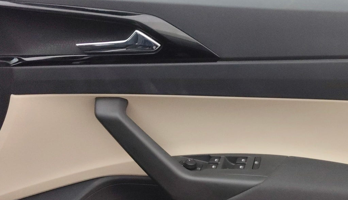 2025 Skoda SLAVIA Sportline 1.0L TSI AT, Petrol, Automatic, 2,384 km, Driver Side Door Panels Control