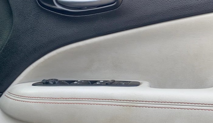 2017 Jeep Compass LIMITED 1.4 PETROL AT, Petrol, Automatic, 56,175 km, Driver Side Door Panels Control