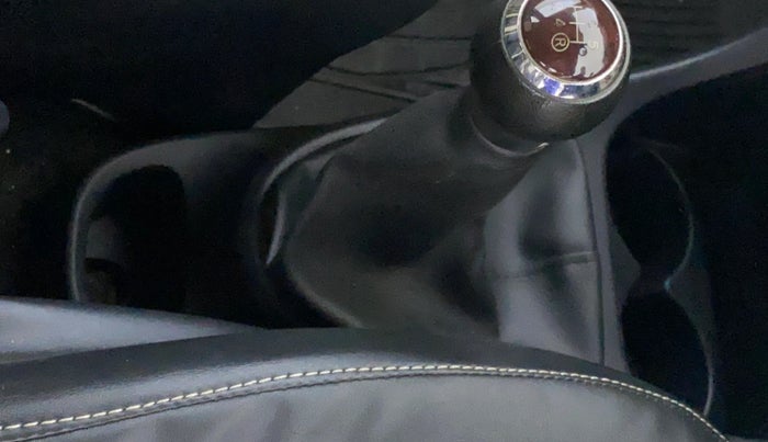 2018 Toyota Etios V PLATINUM, Petrol, Manual, 60,242 km, Gear Lever