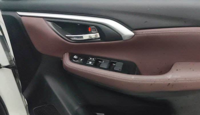 2023 Maruti Grand Vitara ALPHA SMART HYBRID AT, Petrol, Automatic, 32,182 km, Driver Side Door Panels Control