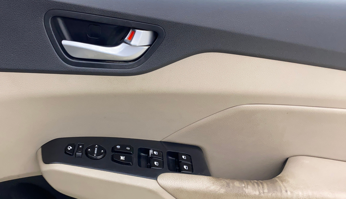 2017 Hyundai Verna 1.6 VTVT SX O, Petrol, Manual, 81,006 km, Driver Side Door Panels Control