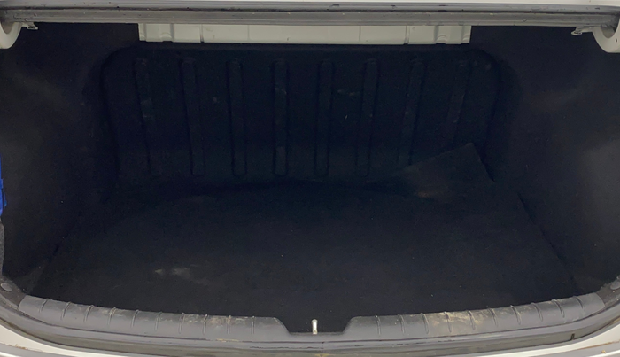 2017 Hyundai Verna 1.6 VTVT SX O, Petrol, Manual, 81,006 km, Boot Inside