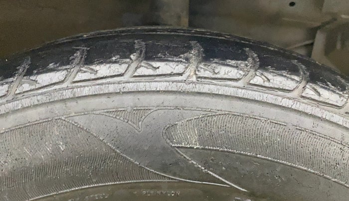 2018 Maruti Ertiga VXI CNG, CNG, Manual, 62,951 km, Right Front Tyre Tread