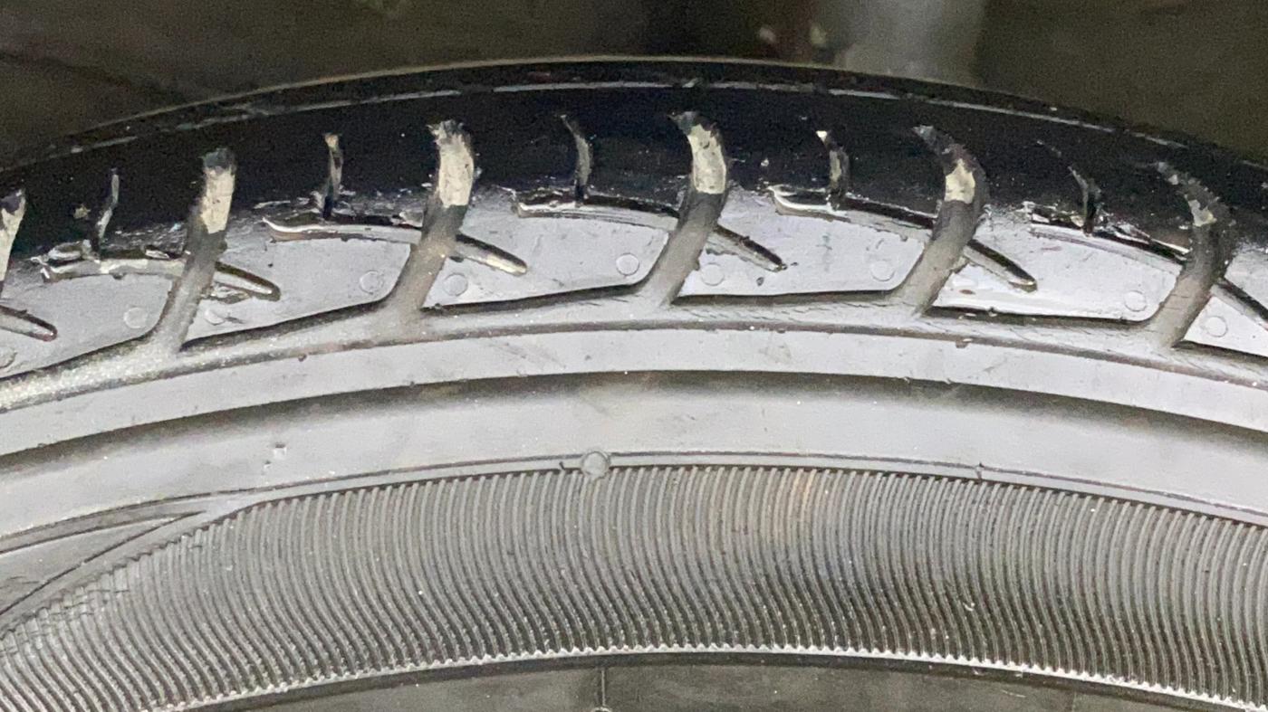 2018 Maruti Ertiga VXI CNG, CNG, Manual, 63,002 km, Left Front Tyre Tread