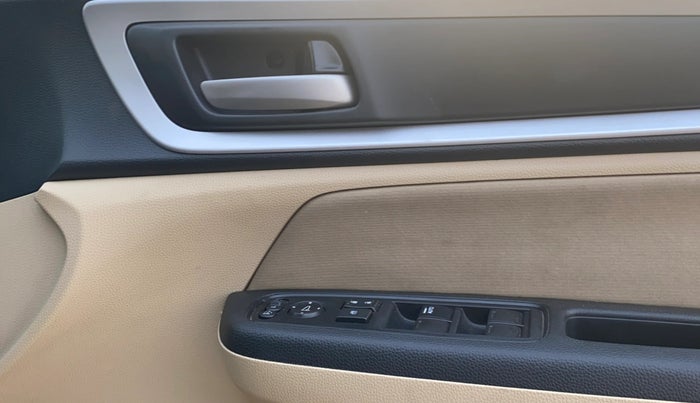 2024 Honda Amaze 1.2L I-VTEC S, Petrol, Manual, 38,682 km, Driver Side Door Panels Control