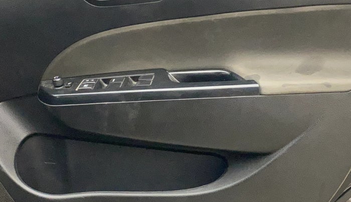 2016 Maruti Swift VXI O, Petrol, Manual, 66,614 km, Driver Side Door Panels Control