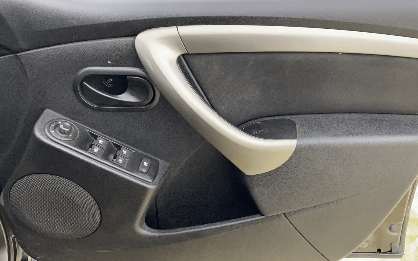 2021 Renault Duster RXS 1.5 PETROL MT, Petrol, Manual, 67,909 km, Driver Side Door Panels Control