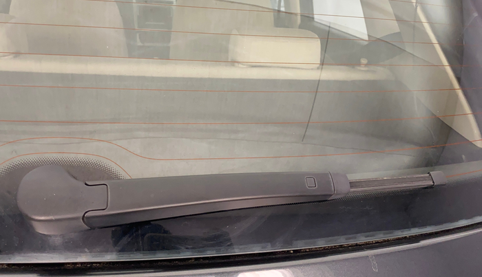 2017 Volkswagen Polo HIGHLINE1.2L, Petrol, Manual, 1,03,836 km, Rear Wiper