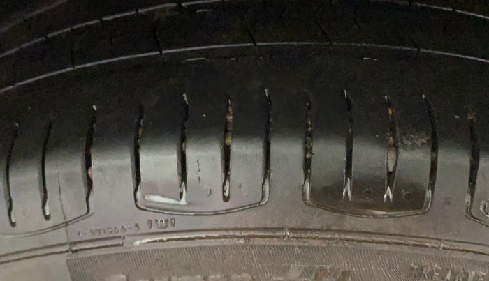 2017 Volkswagen Polo HIGHLINE1.2L, Petrol, Manual, 1,03,836 km, Left Rear Tyre Tread