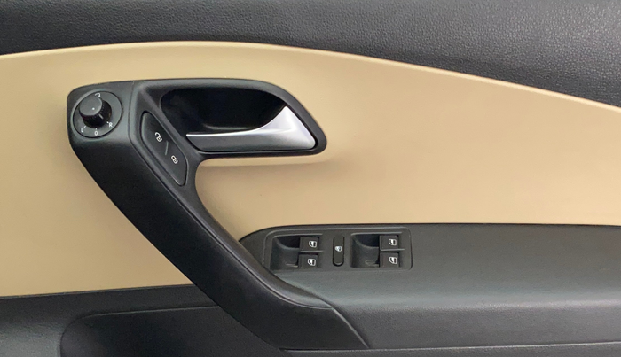 2017 Volkswagen Polo HIGHLINE1.2L, Petrol, Manual, 1,03,836 km, Driver Side Door Panels Control