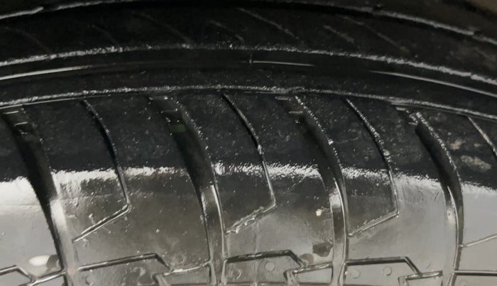 2023 Maruti Swift LXI, Petrol, Manual, 10,834 km, Left Front Tyre Tread