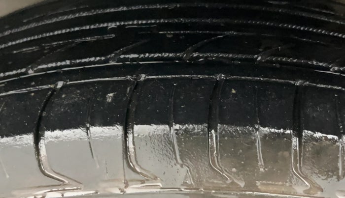 2018 Maruti Dzire LXI, Petrol, Manual, 56,089 km, Left Front Tyre Tread