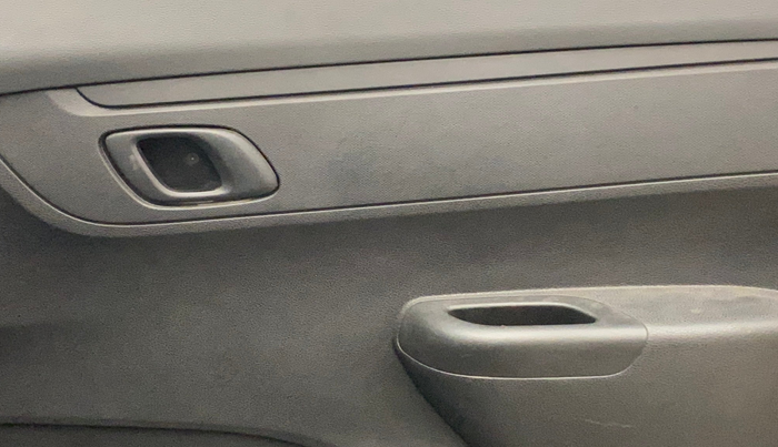 2021 Renault Kwid RXT 1.0 AMT (O), Petrol, Automatic, 43,858 km, Driver Side Door Panels Control