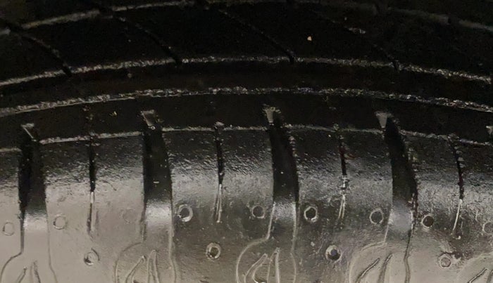 2021 Renault Kwid RXT 1.0 AMT (O), Petrol, Automatic, 43,858 km, Right Front Tyre Tread