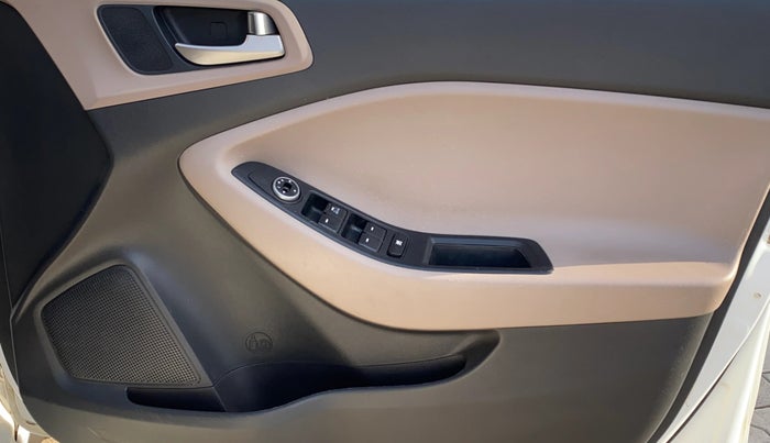 2019 Hyundai Elite i20 MAGNA PLUS 1.2, Petrol, Manual, 38,172 km, Driver Side Door Panels Control