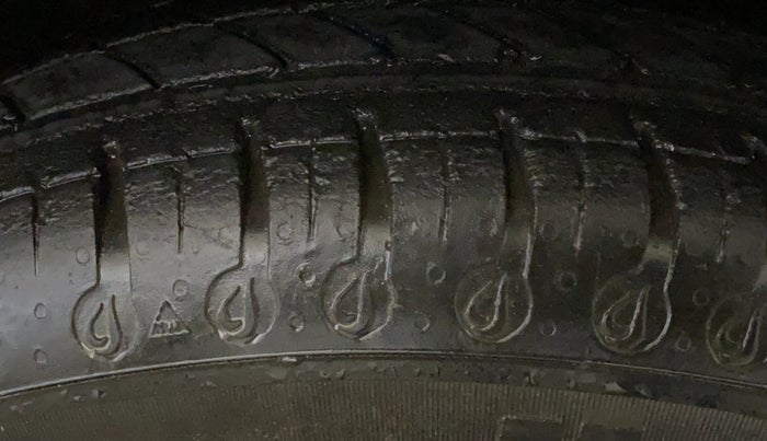 2021 Renault Kwid CLIMBER 1.0 AMT (O), Petrol, Automatic, 39,339 km, Right Front Tyre Tread