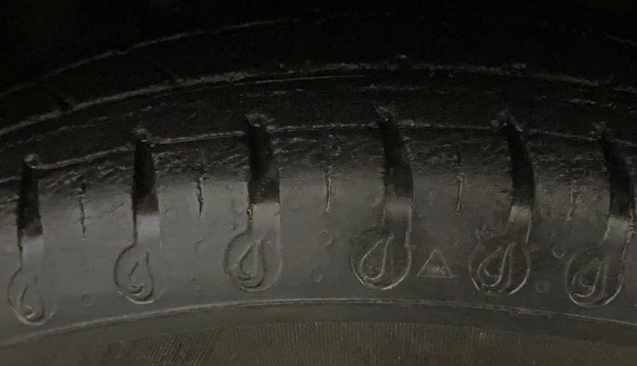 2021 Renault Kwid CLIMBER 1.0 AMT (O), Petrol, Automatic, 39,339 km, Left Front Tyre Tread