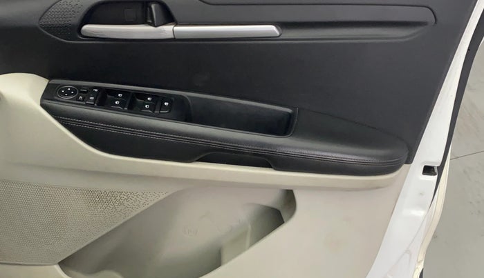 2021 KIA SONET HTX 1.5, Diesel, Manual, 1,31,099 km, Driver Side Door Panels Control