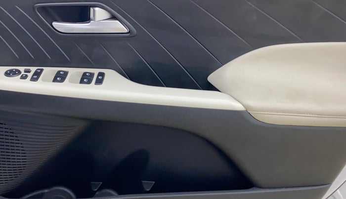 2024 Hyundai Verna SX(O) 1.5 MPI IVT , Petrol, Automatic, 5,953 km, Driver Side Door Panels Control