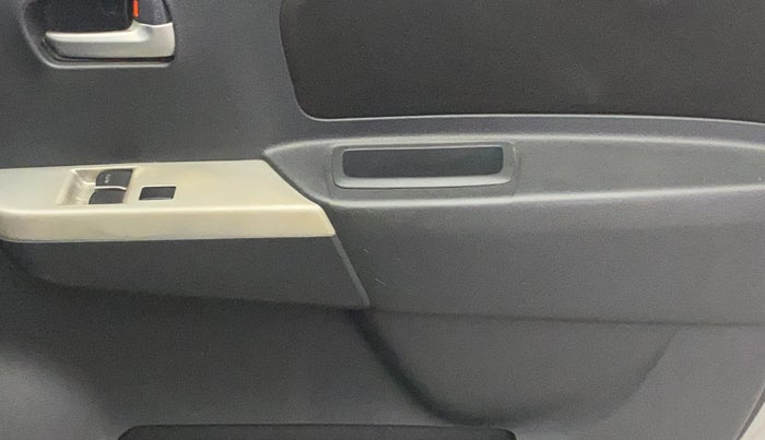 2012 Maruti Wagon R 1.0 LXI, Petrol, Manual, 1,18,766 km, Driver Side Door Panels Control