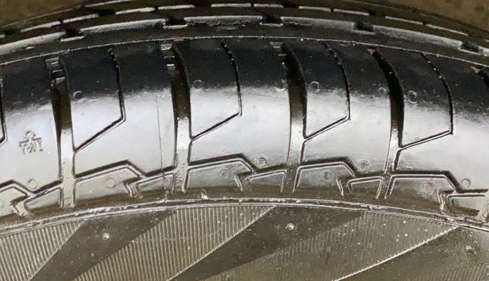 2017 Maruti IGNIS ZETA 1.2, Petrol, Manual, 63,385 km, Right Rear Tyre Tread