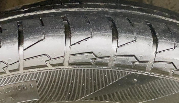 2017 Maruti IGNIS ZETA 1.2, Petrol, Manual, 63,385 km, Right Front Tyre Tread