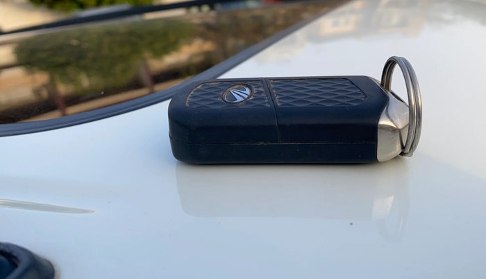 2022 Mahindra XUV300 W8 (O) 1.2 PETROL, Petrol, Manual, 80,884 km, Key Close Up