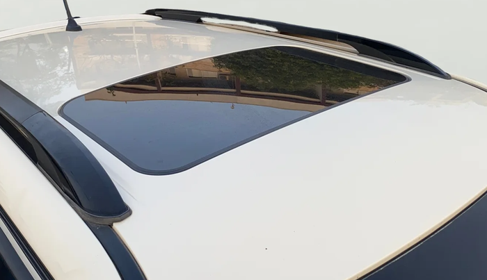 2022 Mahindra XUV300 W8 (O) 1.2 PETROL, Petrol, Manual, 80,884 km, Moonroof/ Sunroof