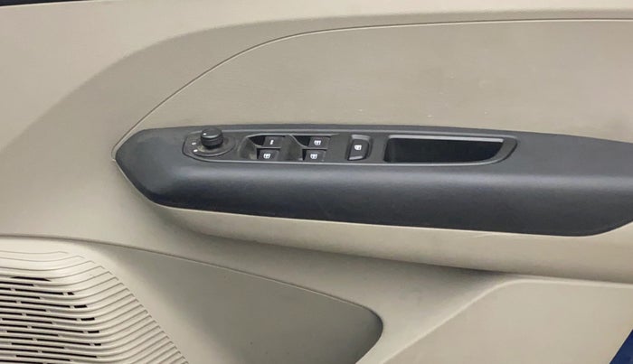 2021 Renault TRIBER RXZ AMT, Petrol, Automatic, 40,549 km, Driver Side Door Panels Control