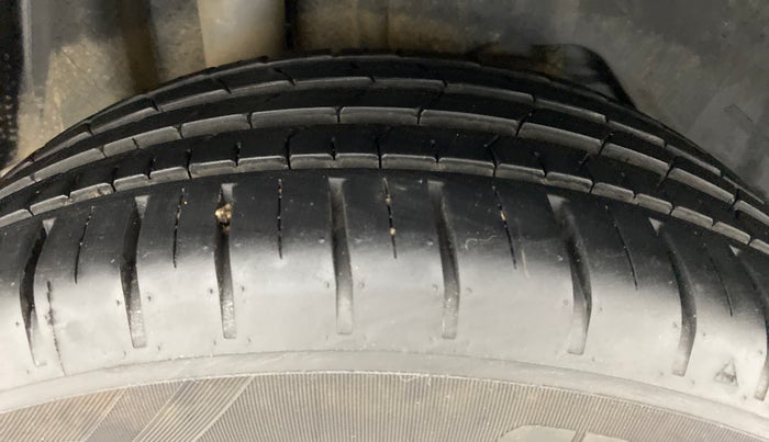 2020 Ford New Figo 1.2 TITANIUM, Petrol, Manual, 9,345 km, Right Rear Tyre Tread