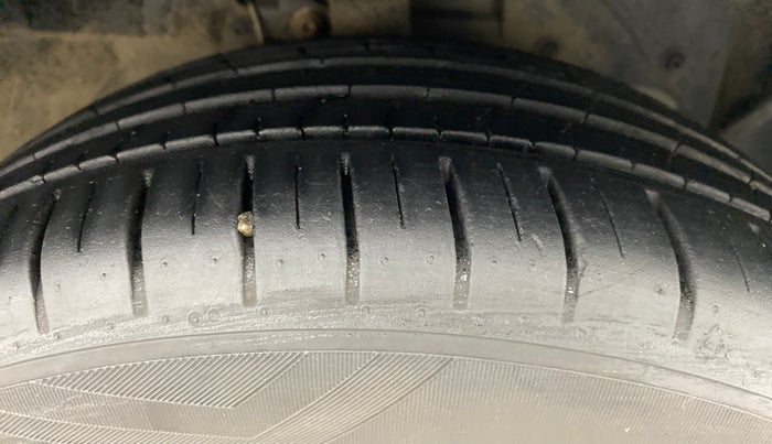 2020 Ford New Figo 1.2 TITANIUM, Petrol, Manual, 9,345 km, Right Front Tyre Tread