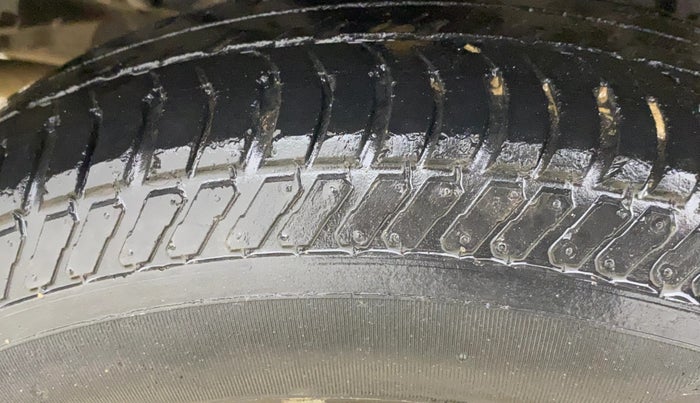 2015 Maruti Swift Dzire VXI, Petrol, Manual, 47,451 km, Right Rear Tyre Tread