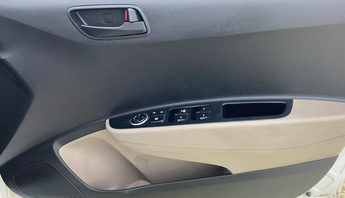 2019 Hyundai Xcent S 1.2, CNG, Manual, 90,638 km, Driver Side Door Panels Control