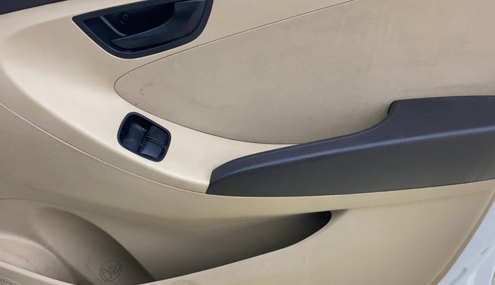 2013 Hyundai Eon ERA +, Petrol, Manual, 62,640 km, Driver Side Door Panels Control