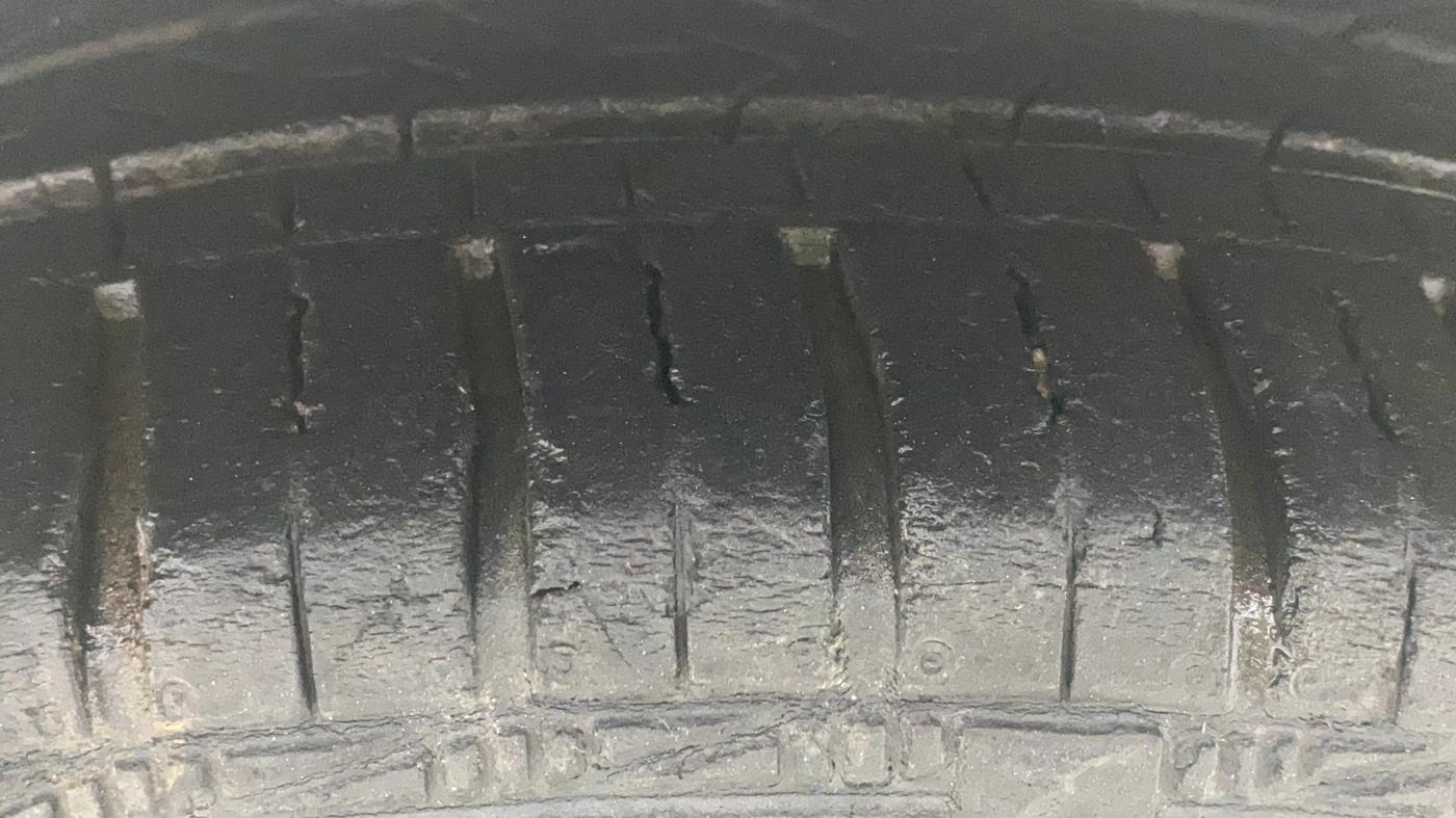 2018 Hyundai Grand i10 SPORTZ AT 1.2 KAPPA VTVT, Petrol, Automatic, 27,517 km, Right Front Tyre Tread