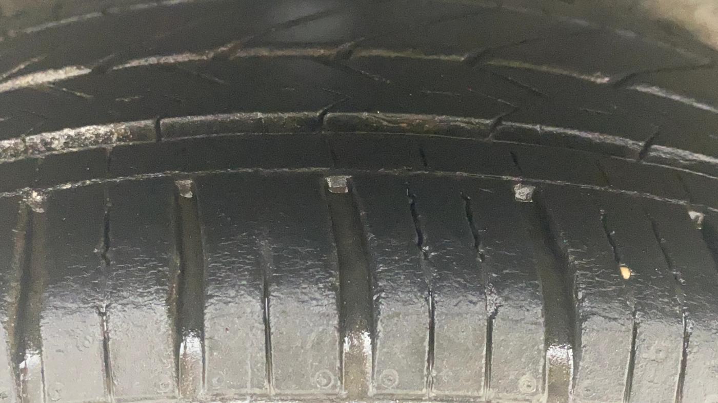 2018 Hyundai Grand i10 SPORTZ AT 1.2 KAPPA VTVT, Petrol, Automatic, 27,517 km, Right Rear Tyre Tread