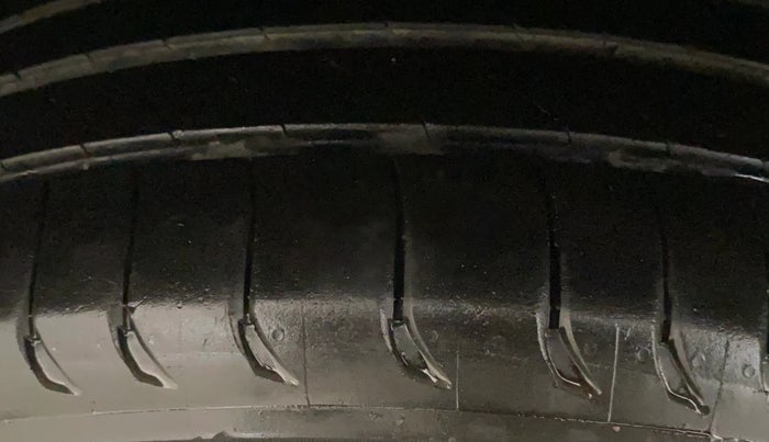 2022 Hyundai VENUE SX 1.5 (O) EXECUTIVE CRDI, Diesel, Manual, 82,560 km, Right Rear Tyre Tread