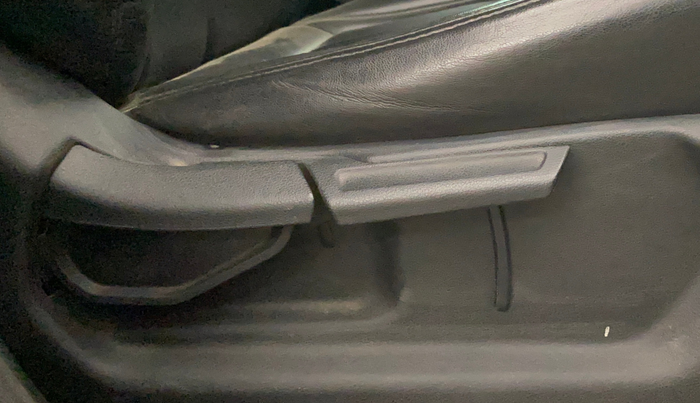 2022 Hyundai VENUE SX 1.5 (O) EXECUTIVE CRDI, Diesel, Manual, 82,560 km, Driver Side Adjustment Panel