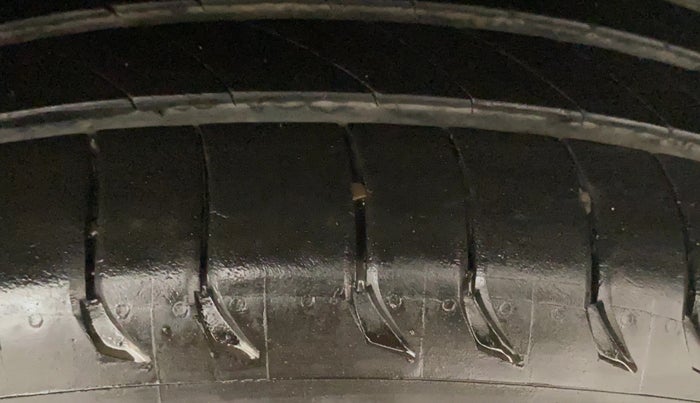 2022 Hyundai VENUE SX 1.5 (O) EXECUTIVE CRDI, Diesel, Manual, 82,560 km, Left Rear Tyre Tread