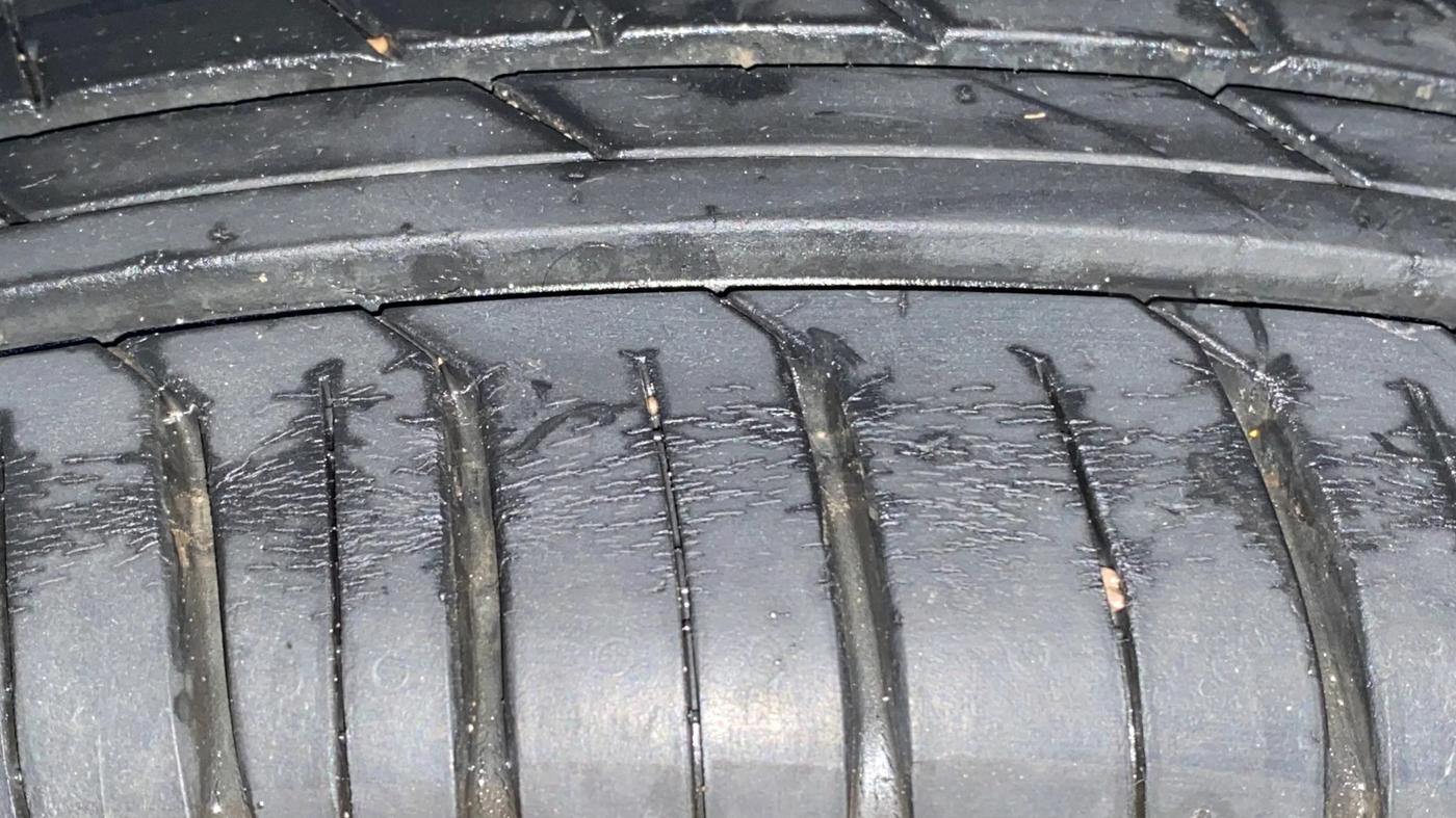 2022 Tata PUNCH ACCOMPLISHED AMT, Petrol, Automatic, 13,104 km, Right Rear Tyre Tread