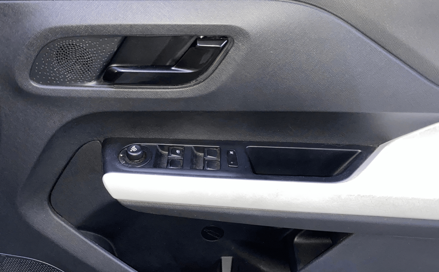 2022 Tata PUNCH ACCOMPLISHED AMT, Petrol, Automatic, 13,104 km, Driver Side Door Panels Control
