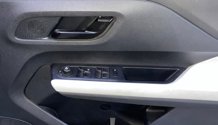 2022 Tata PUNCH ACCOMPLISHED AMT, Petrol, Automatic, 13,104 km, Driver Side Door Panels Control