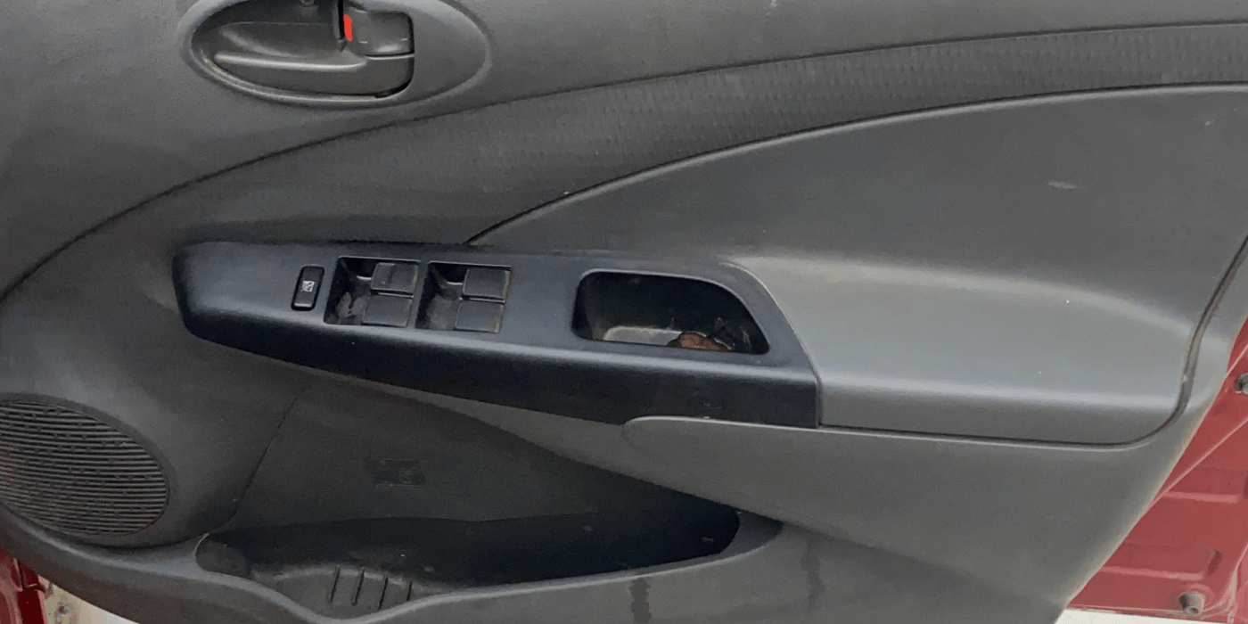 2013 Toyota Etios Liva G, Petrol, Manual, 76,824 km, Driver Side Door Panels Control