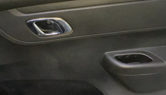 2019 Renault Kwid RXT 1.0 AMT (O), Petrol, Automatic, 50,648 km, Driver Side Door Panels Control