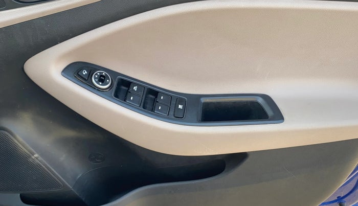 2014 Hyundai Elite i20 SPORTZ 1.2 (O), Petrol, Manual, 32,073 km, Driver Side Door Panels Control