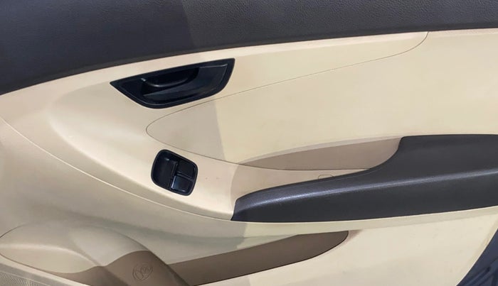 2016 Hyundai Eon ERA +, Petrol, Manual, 83,377 km, Driver Side Door Panels Control