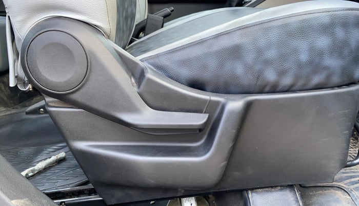 2020 Maruti New Wagon-R LXI CNG 1.0, CNG, Manual, 52,303 km, Driver Side Adjustment Panel