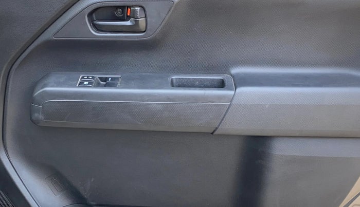 2020 Maruti New Wagon-R LXI CNG 1.0, CNG, Manual, 52,303 km, Driver Side Door Panels Control